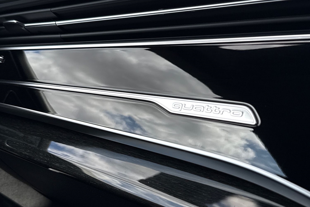 Audi SQ8 Petrol Black #31