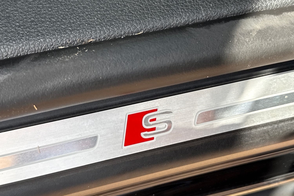 Audi SQ8 Petrol Black #37