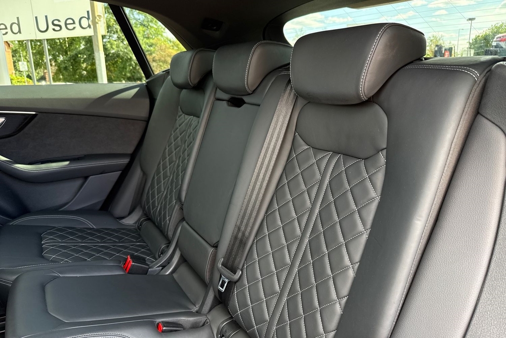 Audi SQ8 Petrol Black #18