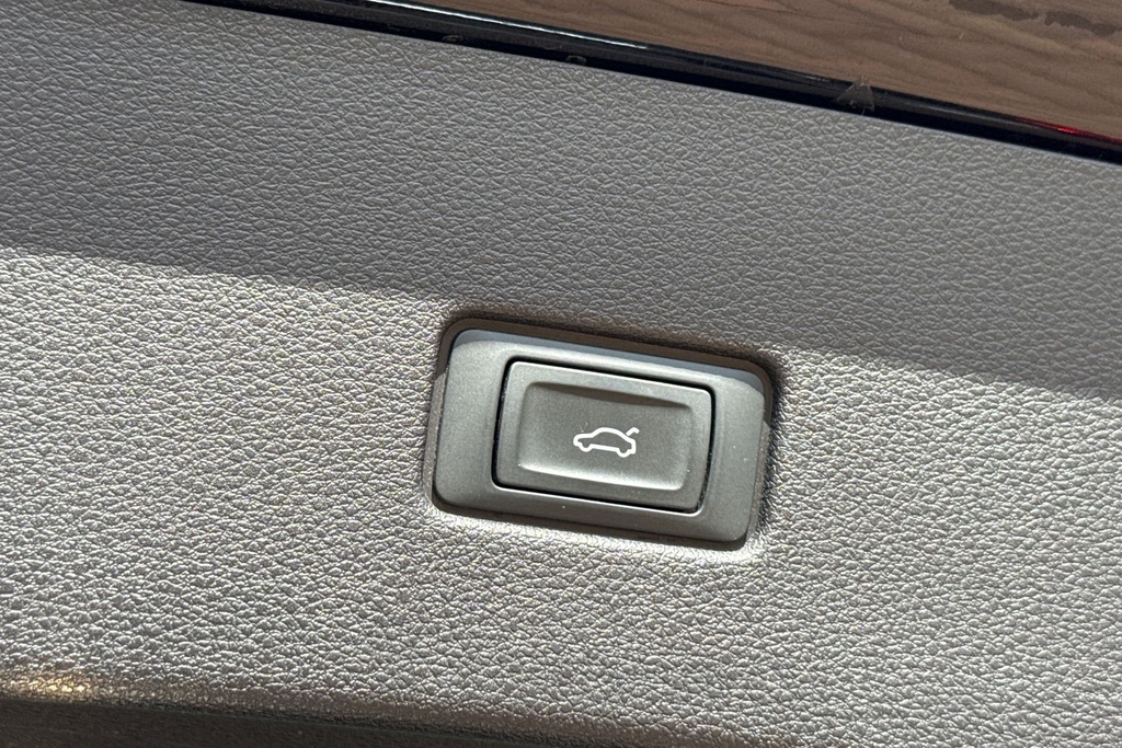 Audi SQ8 Petrol Black #39