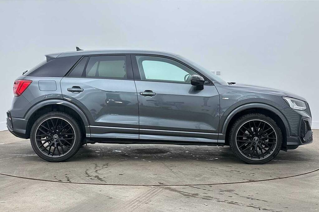 Audi Q2 Black Edition 35 Tfsi 150 Ps S Tronic Grey #4