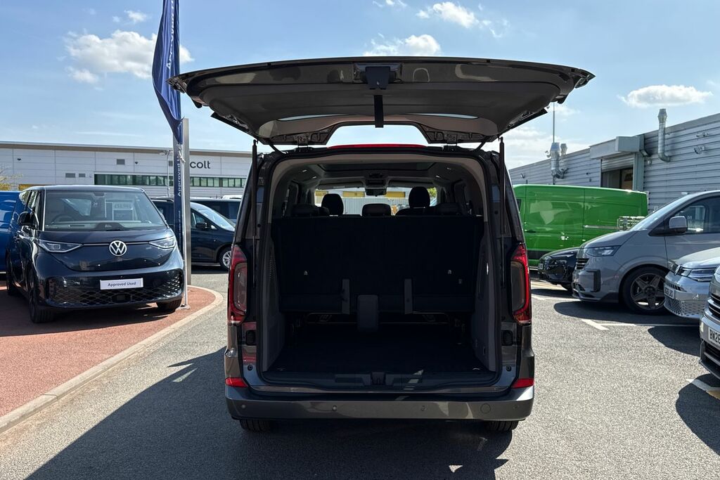 Volkswagen Transporter Shuttle Life Lwb 150 Ps 2.0 Tdi 8Sp Purple #39