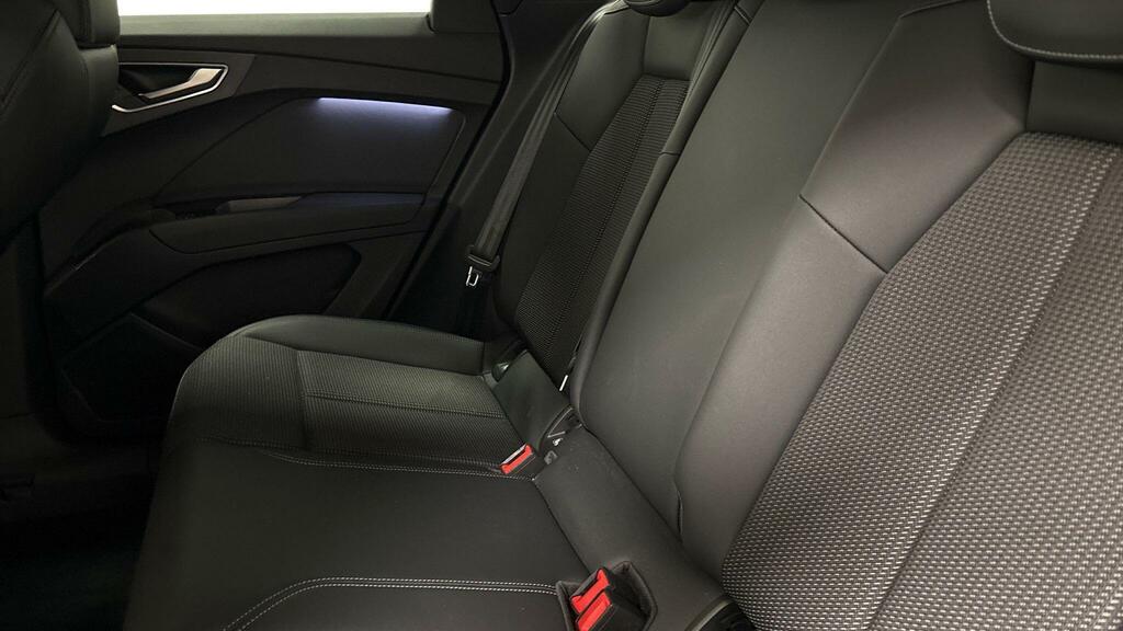 Audi Q4 E Tron S Line 40 150,00 Kw Black #6