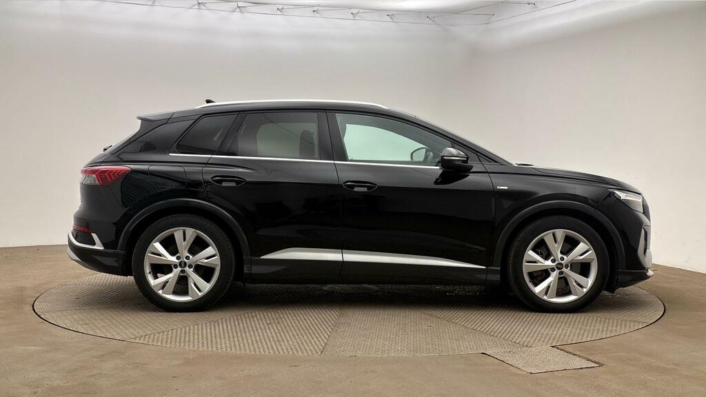 Audi Q4 E Tron S Line 40 150,00 Kw Black #3