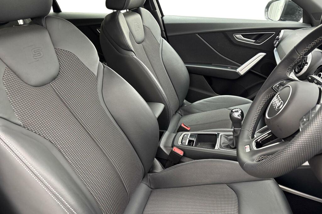 Audi Q2 S Line Black #8