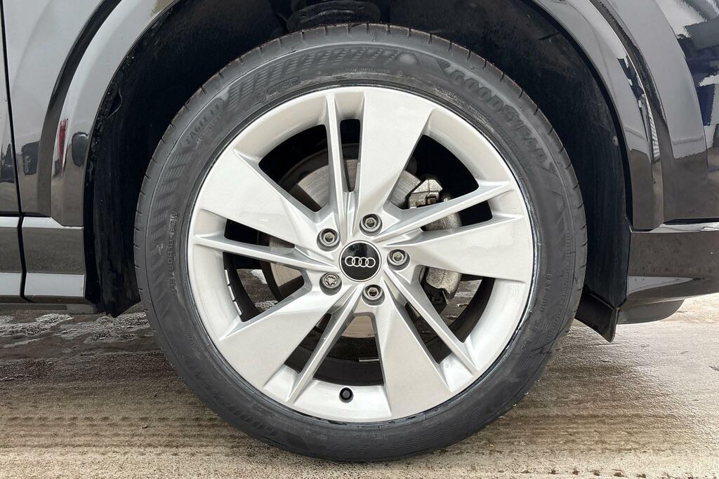 Audi Q2 S Line Black #10
