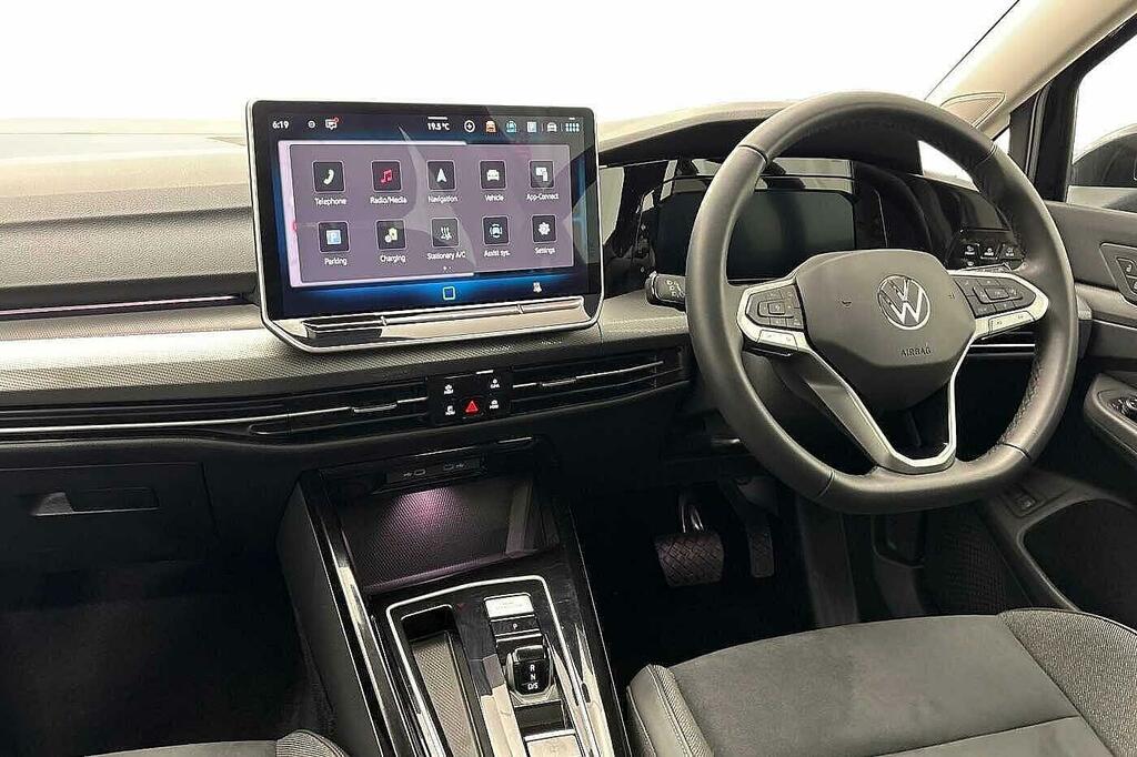 Volkswagen Golf 1.5 Tsi 204 Style Ehybrid Dsg Tilting And Sli Black #2