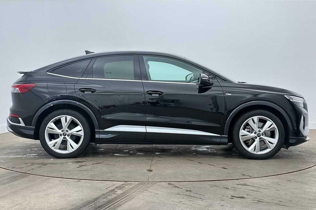Audi Q4 E Tron S Line 40 150,00 Kw Black #4