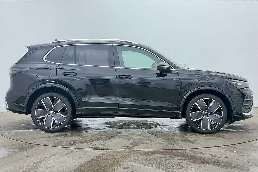 Volkswagen Tiguan 1.5 Etsi 150 R-line Dsg Leather Seats, Sunro Black #4