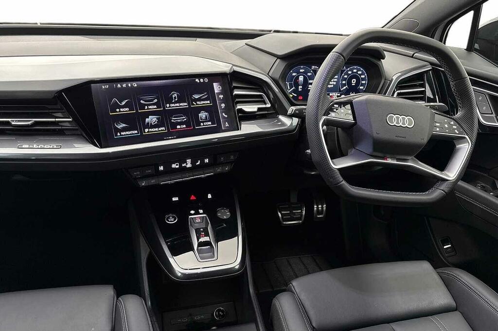 Audi Q4 E Tron Black Edition 45 Quattro 210,00 Kw White #2
