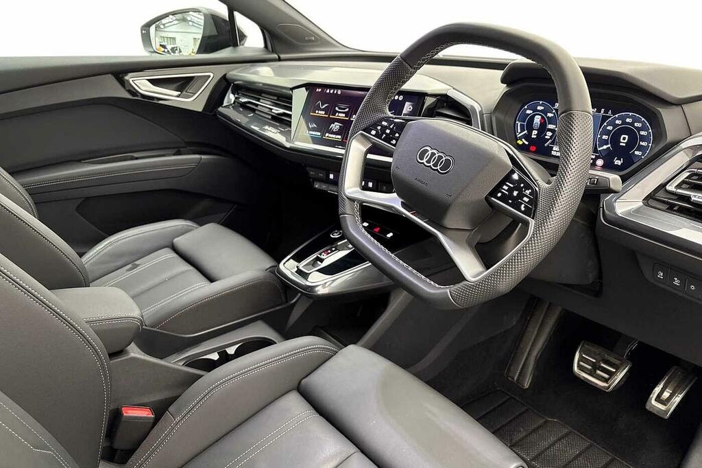 Audi Q4 E Tron Black Edition 45 Quattro 210,00 Kw White #6