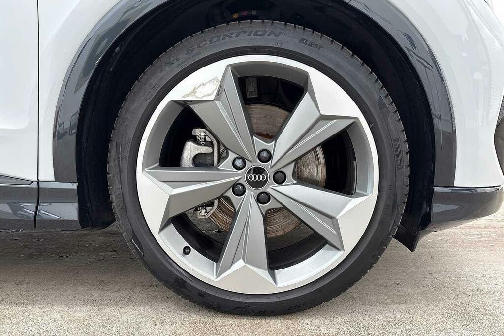 Audi Q4 E Tron Black Edition 45 Quattro 210,00 Kw White #5