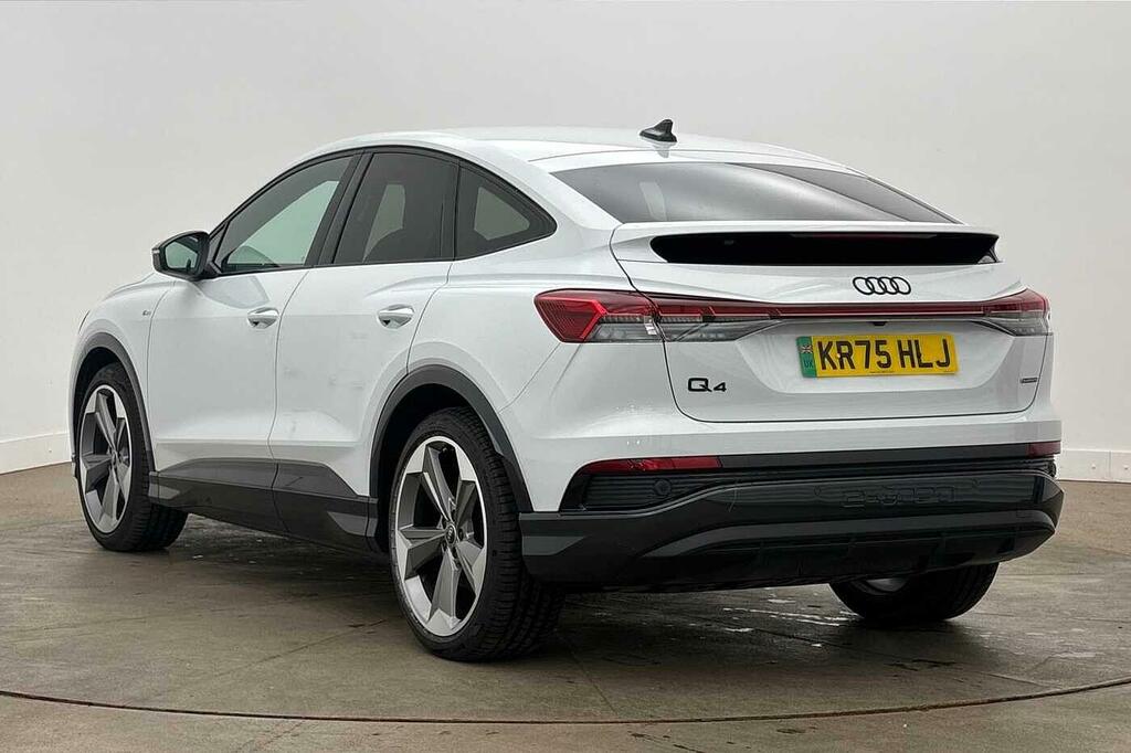 Audi Q4 E Tron Black Edition 45 Quattro 210,00 Kw White #3