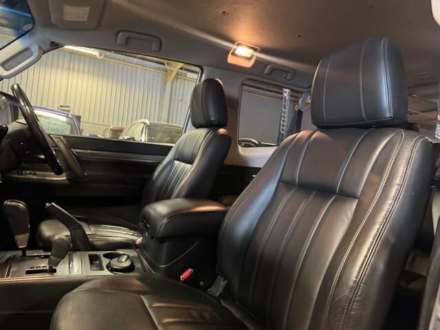 Mitsubishi Shogun  Black #12