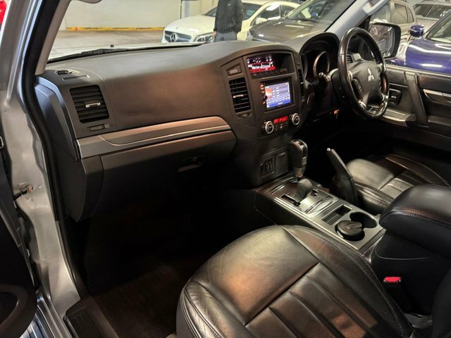 Mitsubishi Shogun  Black #11