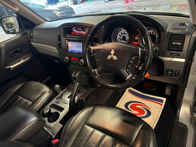 Mitsubishi Shogun  Black #8