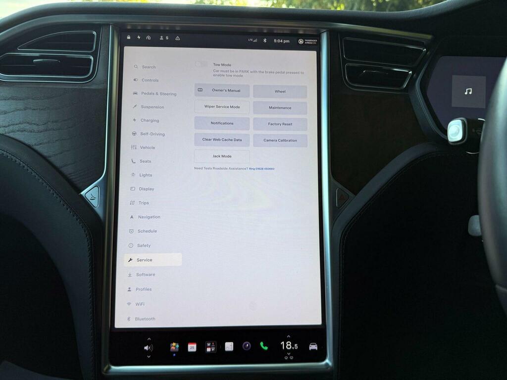 Tesla Model X 75D Silver #40