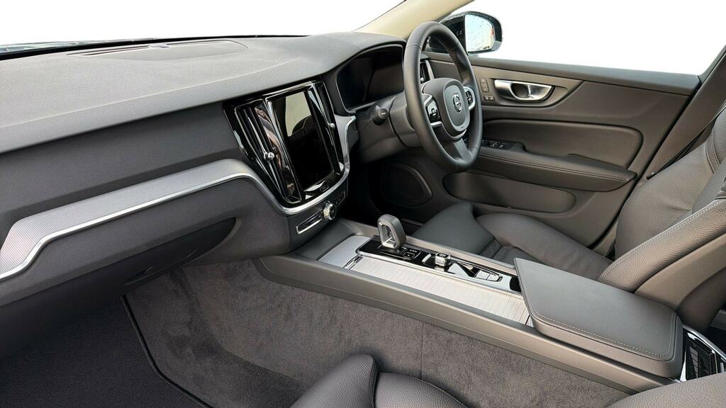 Volvo V60 2.0 B4p Plus Dark 7 Speed Black #4