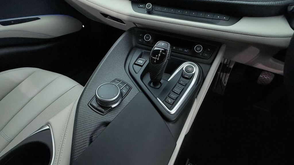 BMW i8 2dr Auto Silver #10