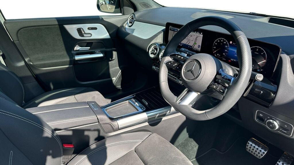 Mercedes-Benz GLA Class Gla 220D 4Matic Amg Line Premium Plus KW25AHL White #3