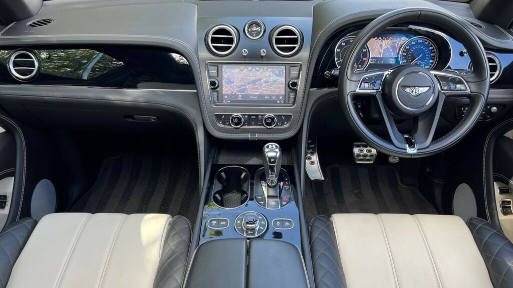 Bentley Bentayga 4.0 V8 Mulliner Driving Spec Citytour Black #4