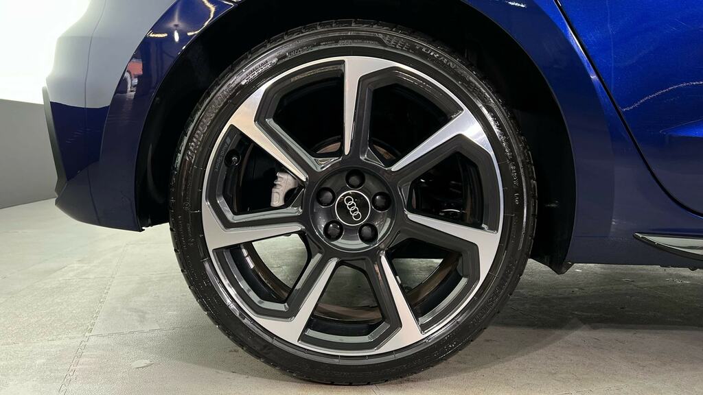 Audi A1 35 Tfsi Black Edition S Tronic KS75WPE Blue #5