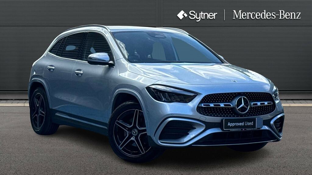 Mercedes-Benz GLA Class Gla 200 Amg Line Executive Silver