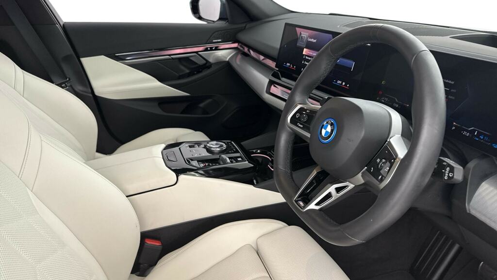 BMW 5 Series 550E Xdrive M Sport Tech Plus YB75UVJ Green #6