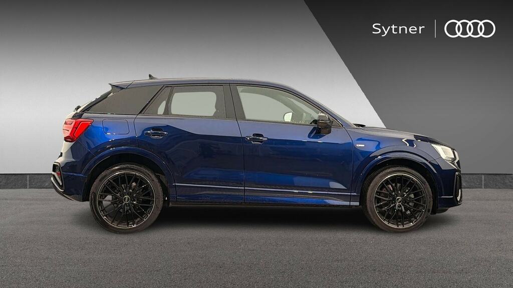 Audi Q2 35 Tfsi Black Edition S Tronic KN26PFO Blue #4