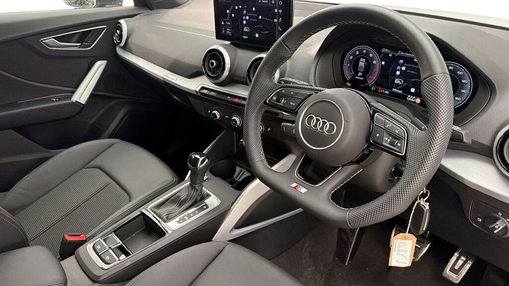 Audi Q2 35 Tfsi Black Edition S Tronic Tech KW75UYJ White #6