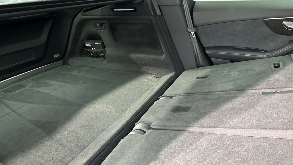 Audi Q8 Black Edition Black #8