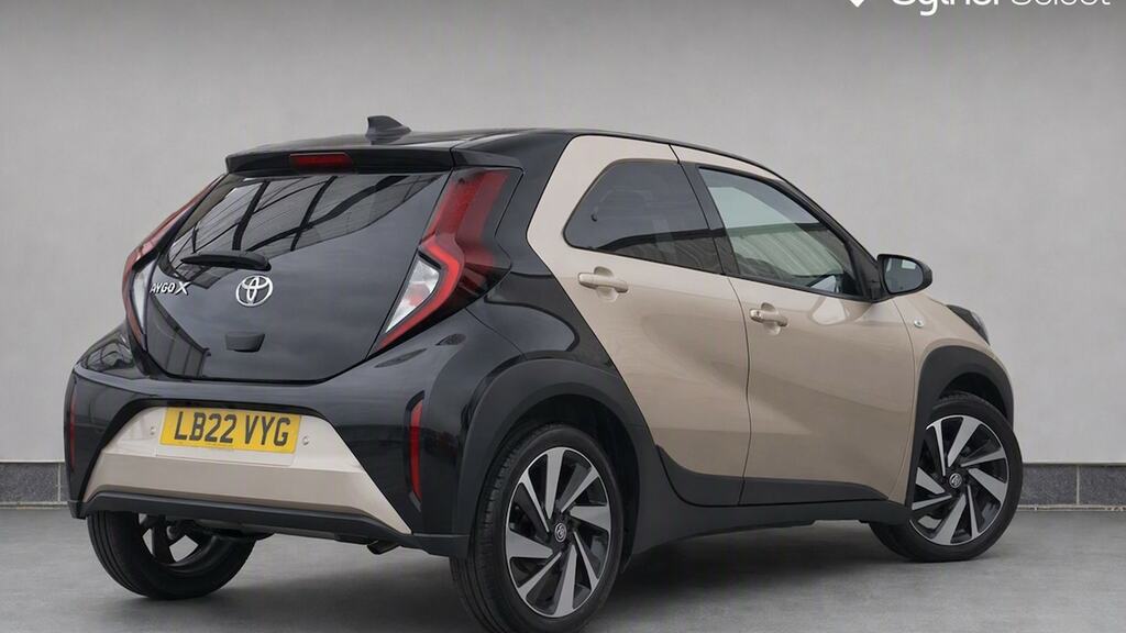 Toyota Aygo X 1.0 Vvt-i Edge Brown #4