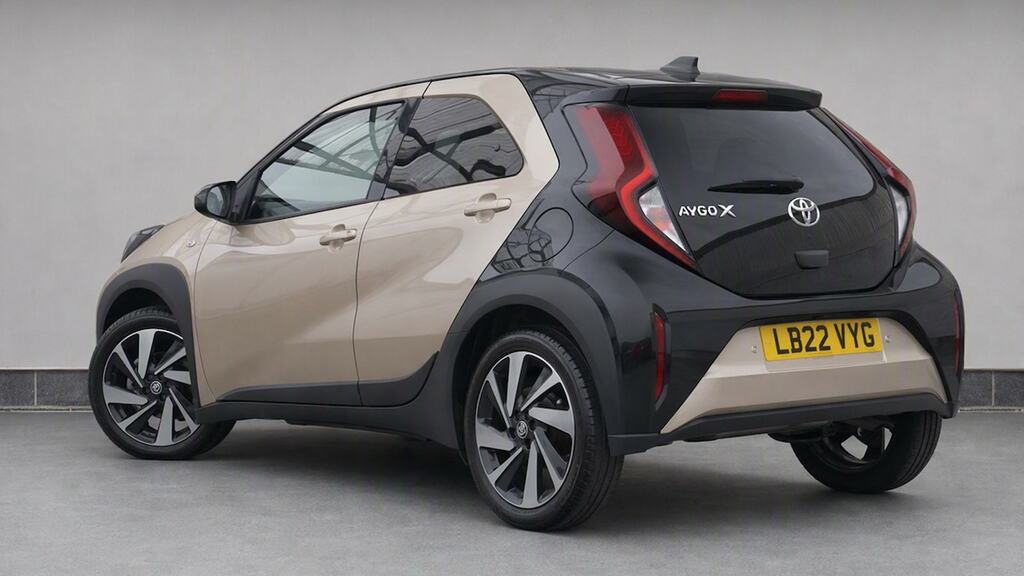Toyota Aygo X 1.0 Vvt-i Edge Brown #3