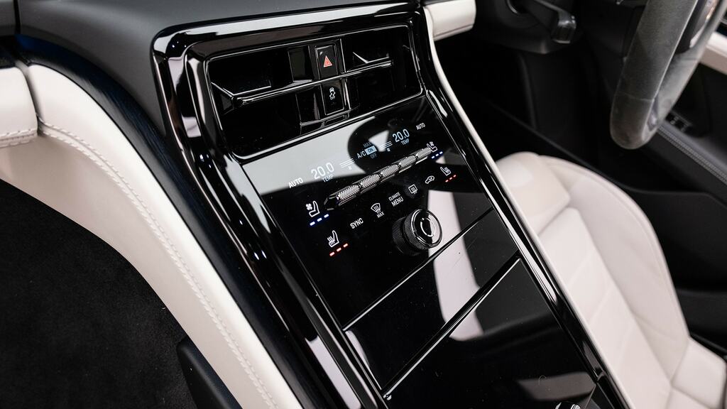 Porsche Panamera Automatic #12