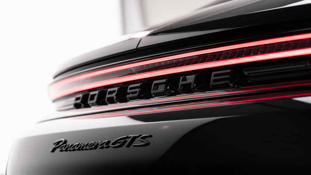 Porsche Panamera Automatic #25