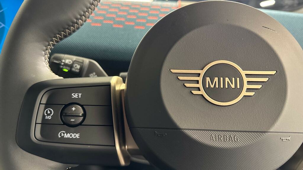 Mini Aceman Aceman E White #17