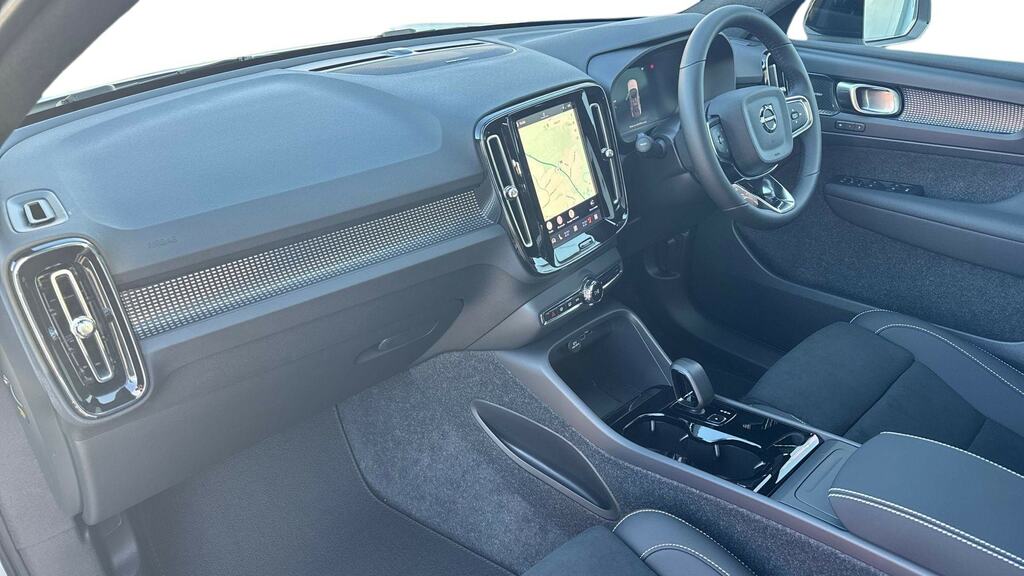 Volvo EC40 325Kw Tm Perf Ultra Black Edition 82Kwh White #4