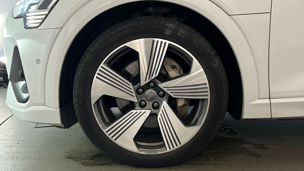 Audi E-tron 230Kw 50 Quattro 71Kwh S Line White #5