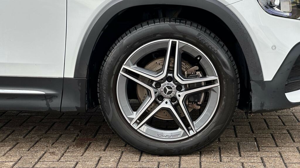 Mercedes-Benz GLB Class Glb 200 Amg Line Premium 7G-tronic White #5
