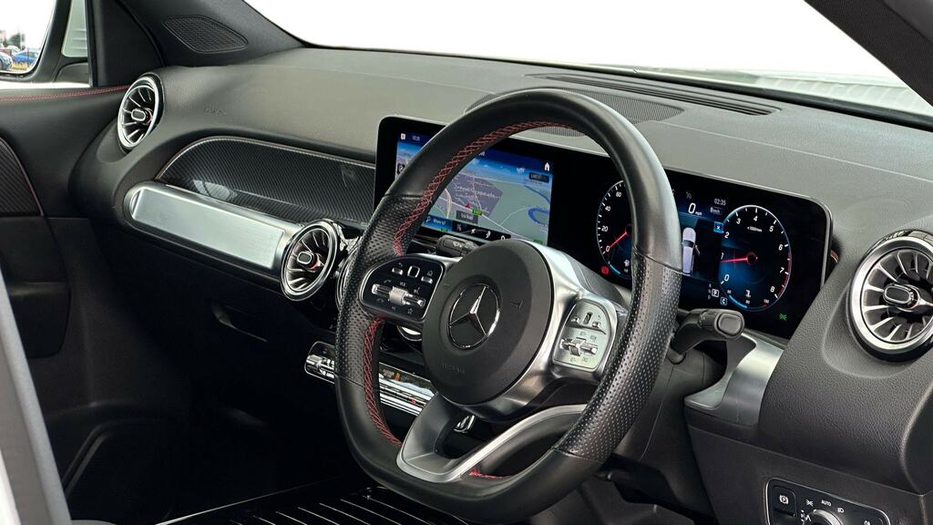 Mercedes-Benz GLB Class Glb 200 Amg Line Premium 7G-tronic White #3