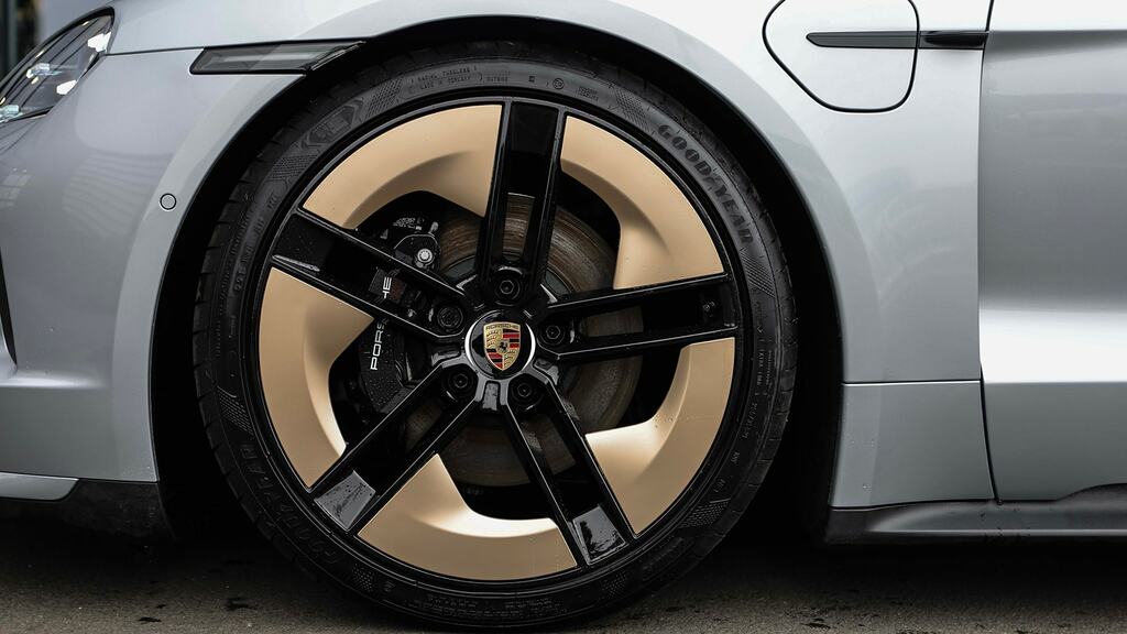 Porsche Taycan 340Kw 4S 89Kwh Silver #4