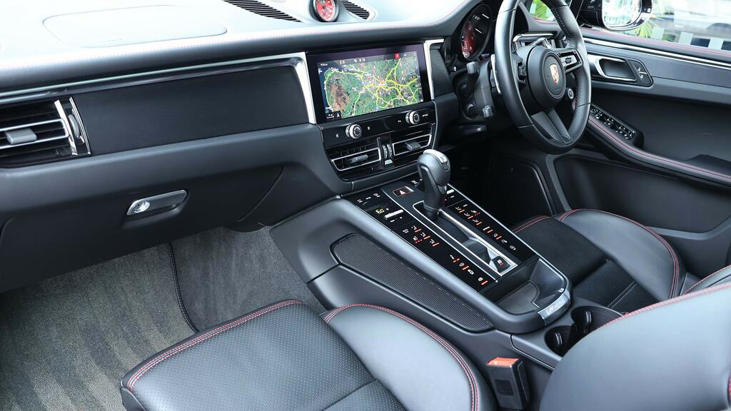 Porsche Macan Gts Pdk SG24AFB Black #3