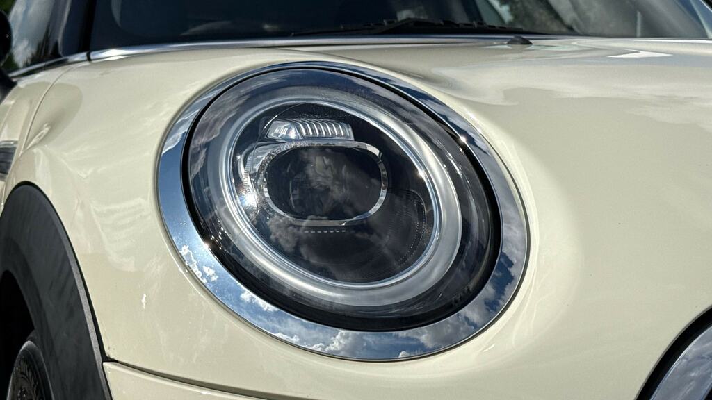 Mini Hatch Black #22