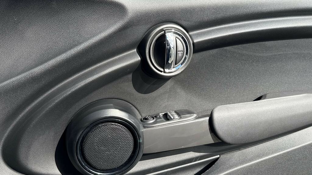 Mini Hatch Black #20
