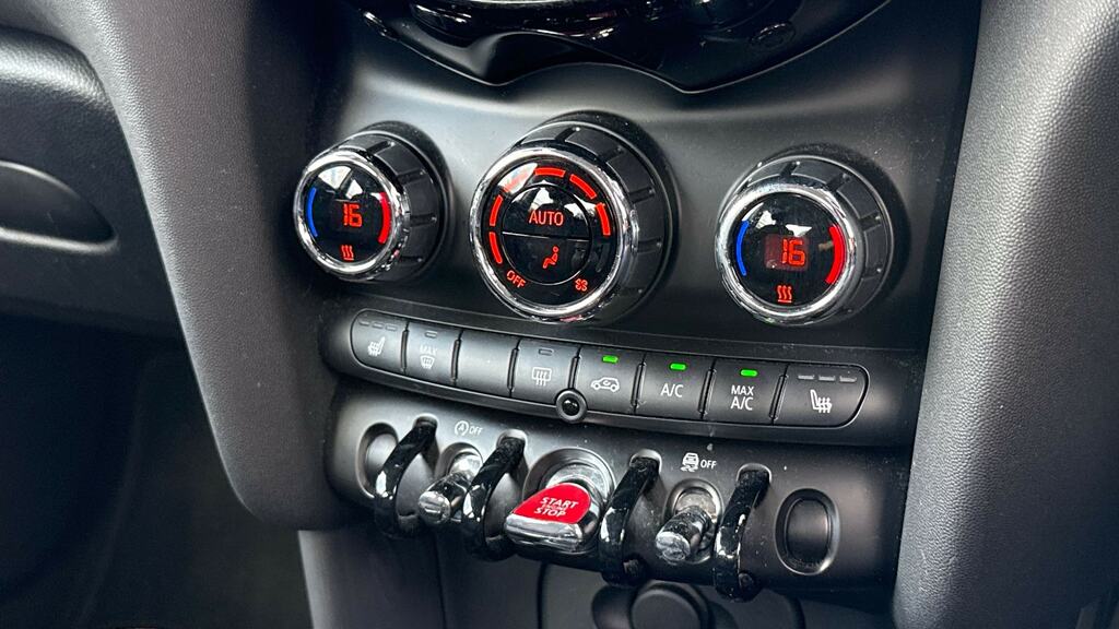 Mini Hatch Black #10