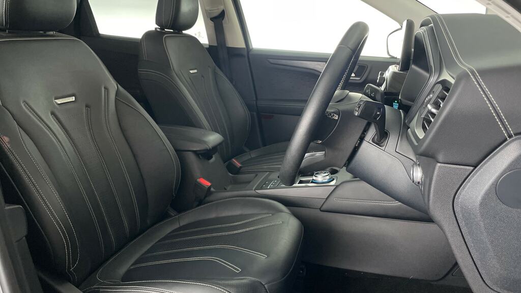 Ford Kuga 1.5 Ecoboost 150 Black Package Edition White #10