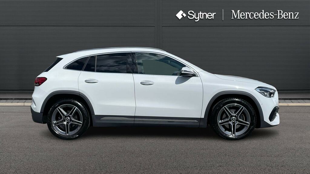 Mercedes-Benz GLA Class Gla 200 Amg Line Executive White #4