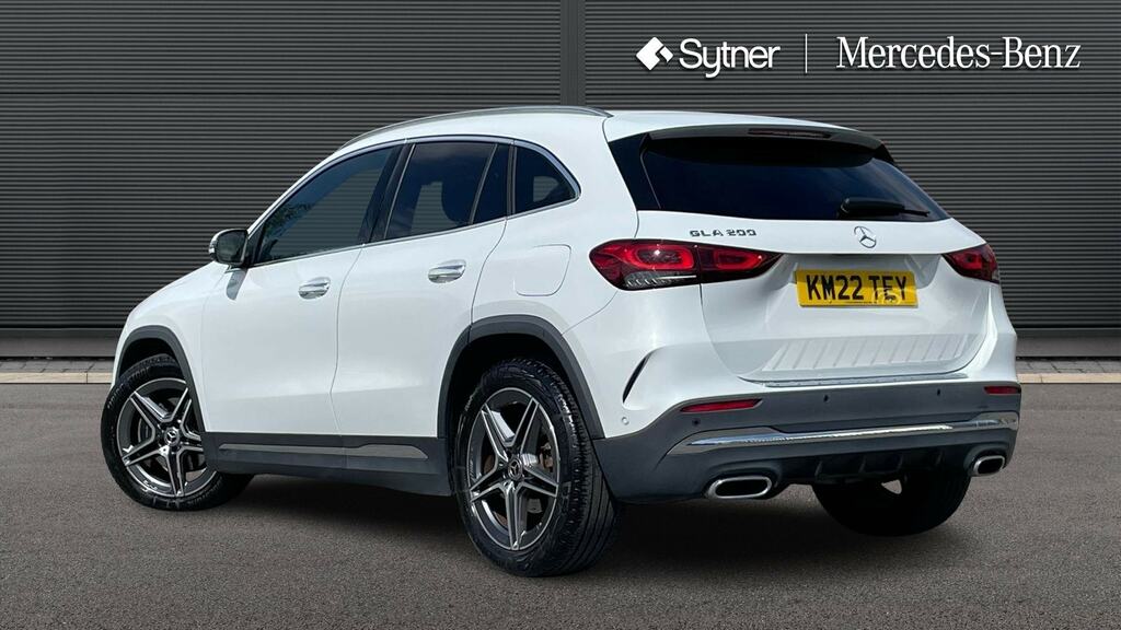 Mercedes-Benz GLA Class Gla 200 Amg Line Executive White #2