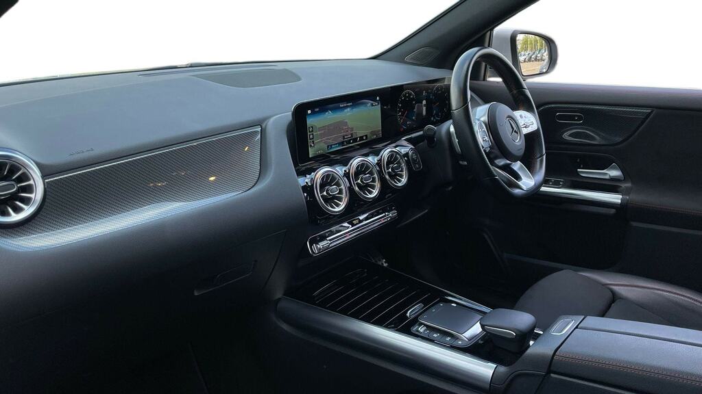 Mercedes-Benz GLA Class Gla 200 Amg Line Executive White #8