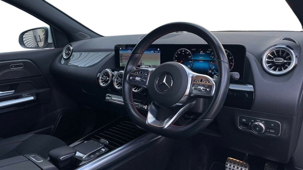 Mercedes-Benz GLA Class Gla 200 Amg Line Executive White #3